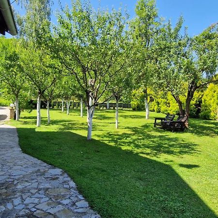 Holiday Home Emir Racic Buitenkant foto