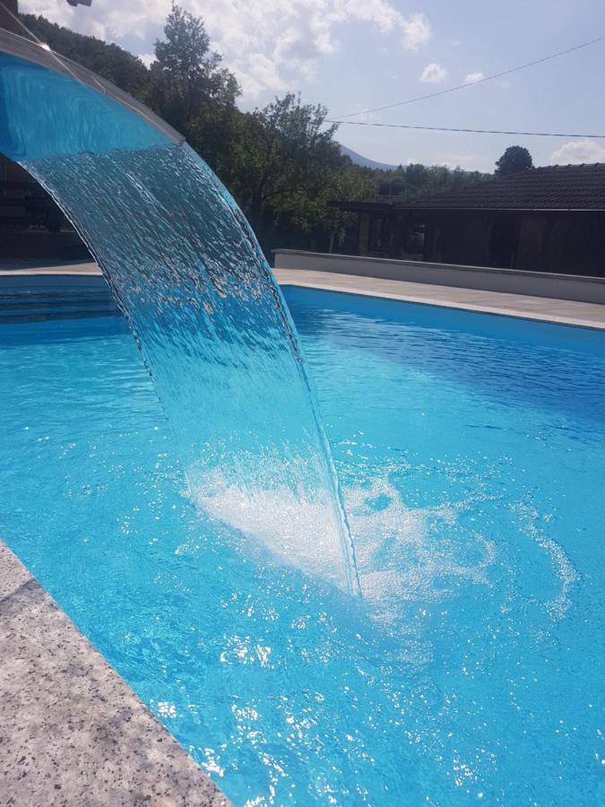 Holiday Home Emir Racic Buitenkant foto