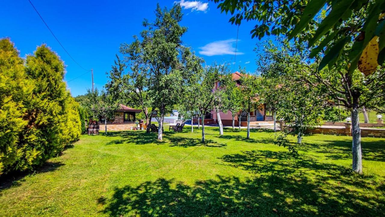 Holiday Home Emir Racic Buitenkant foto